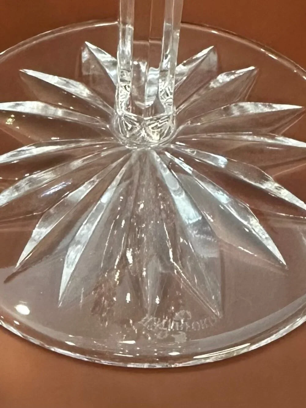 Waterford Crystal Ashleigh (Cut Starburst Foot) - Water Goblet - 8 1/4